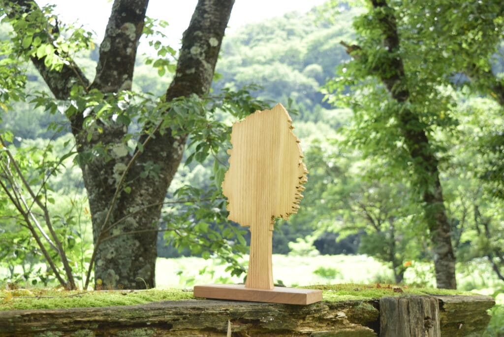 木製板でっ作った岩手県の形